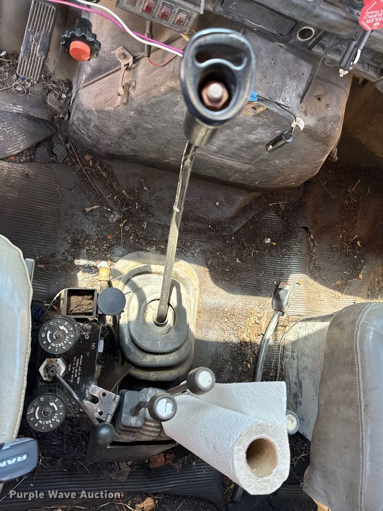 image for item DO0888 1996 International 4900 Crew Cab dump truck