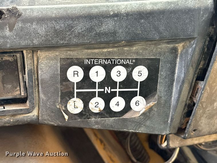 image for item DO0888 1996 International 4900 Crew Cab dump truck