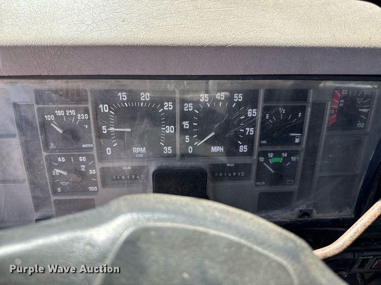 image for item DO0888 1996 International 4900 Crew Cab dump truck