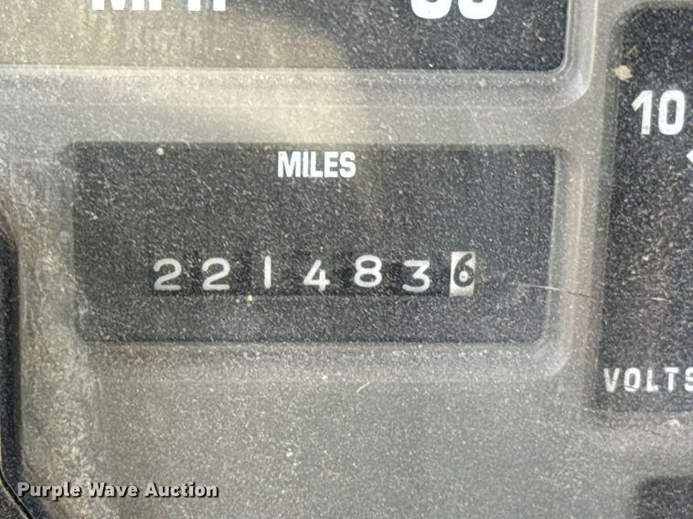 image for item DO0888 1996 International 4900 Crew Cab dump truck