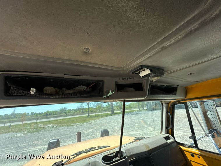 image for item DO0888 1996 International 4900 Crew Cab dump truck