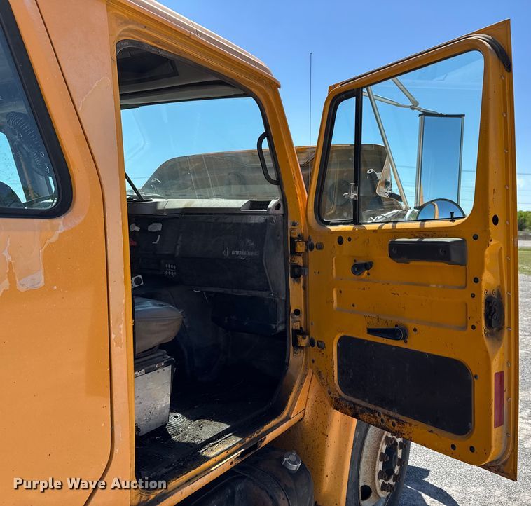 image for item DO0888 1996 International 4900 Crew Cab dump truck