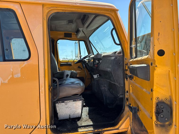 image for item DO0888 1996 International 4900 Crew Cab dump truck