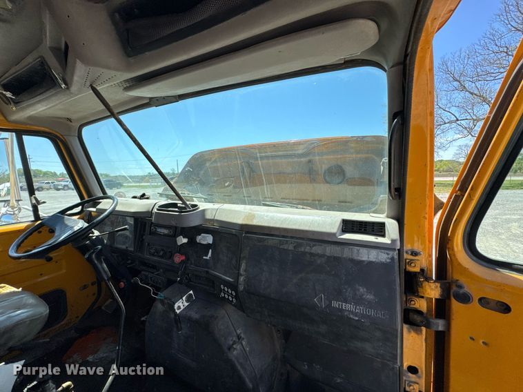 image for item DO0888 1996 International 4900 Crew Cab dump truck