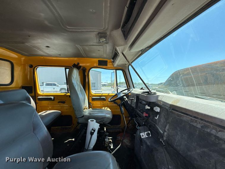 image for item DO0888 1996 International 4900 Crew Cab dump truck