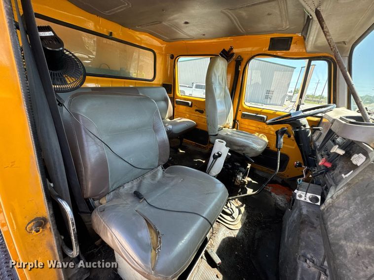 image for item DO0888 1996 International 4900 Crew Cab dump truck