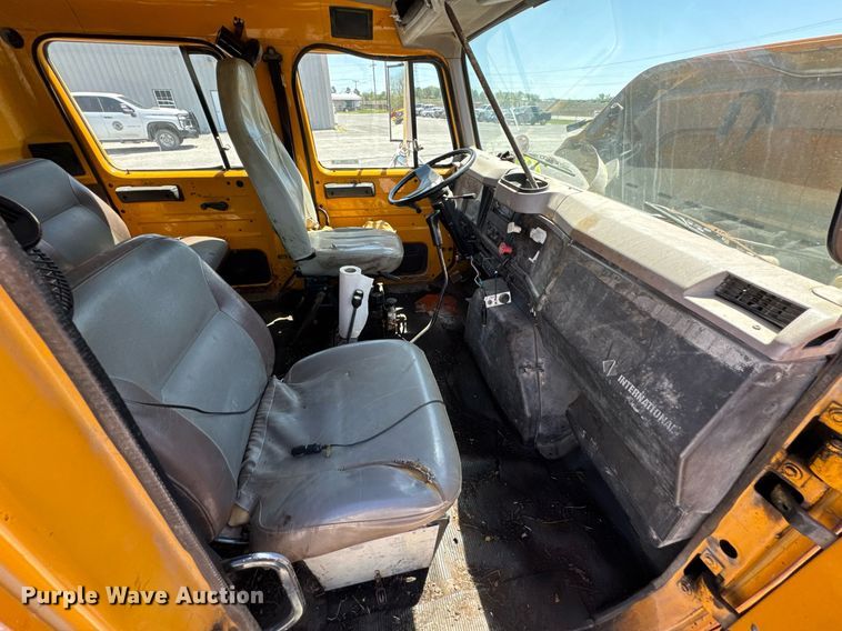 image for item DO0888 1996 International 4900 Crew Cab dump truck