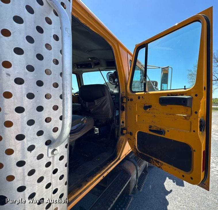 image for item DO0888 1996 International 4900 Crew Cab dump truck