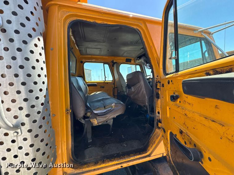 image for item DO0888 1996 International 4900 Crew Cab dump truck