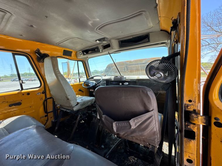 image for item DO0888 1996 International 4900 Crew Cab dump truck