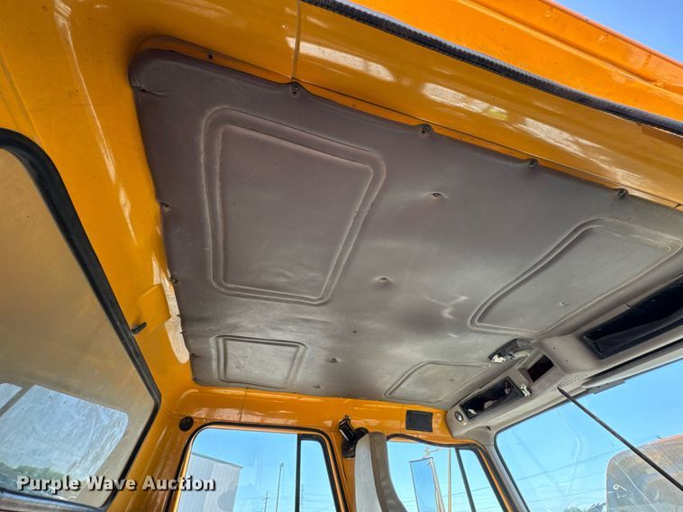 image for item DO0888 1996 International 4900 Crew Cab dump truck