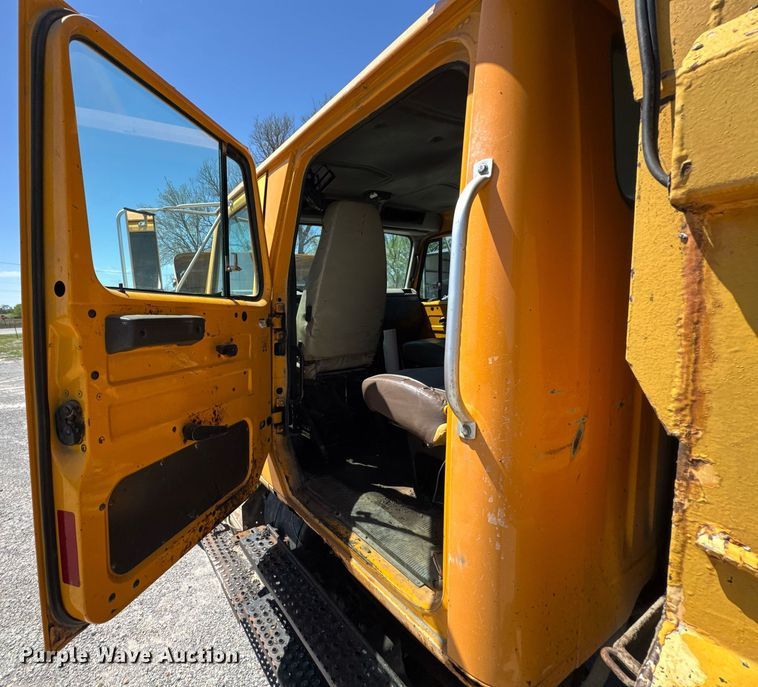 image for item DO0888 1996 International 4900 Crew Cab dump truck