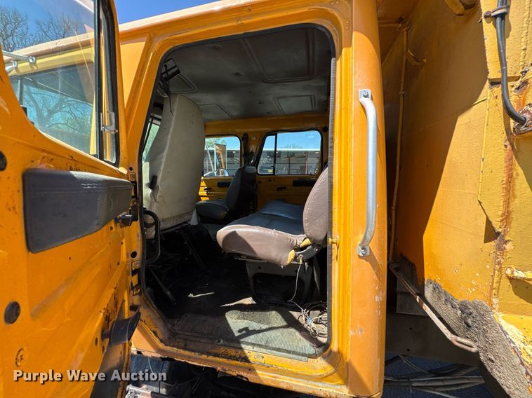 image for item DO0888 1996 International 4900 Crew Cab dump truck