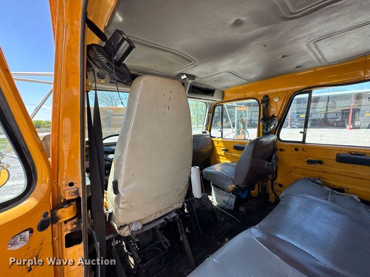image for item DO0888 1996 International 4900 Crew Cab dump truck