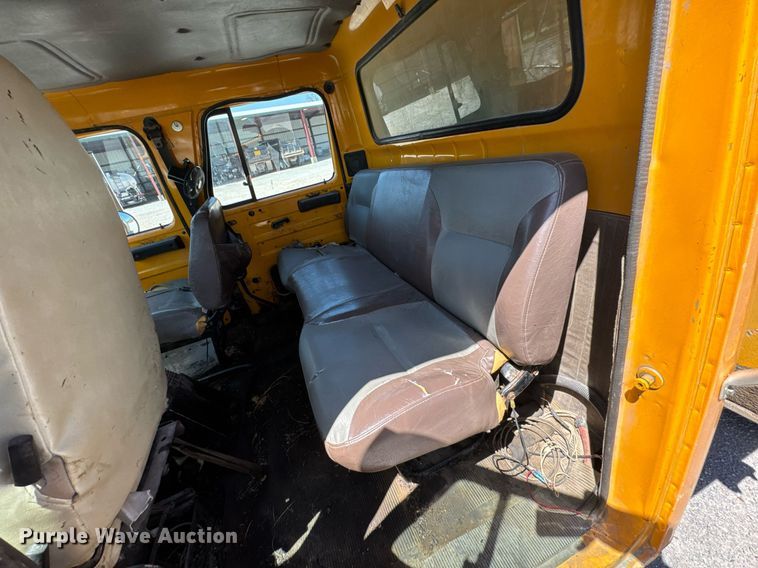 image for item DO0888 1996 International 4900 Crew Cab dump truck