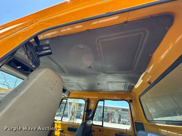 image for item DO0888 1996 International 4900 Crew Cab dump truck