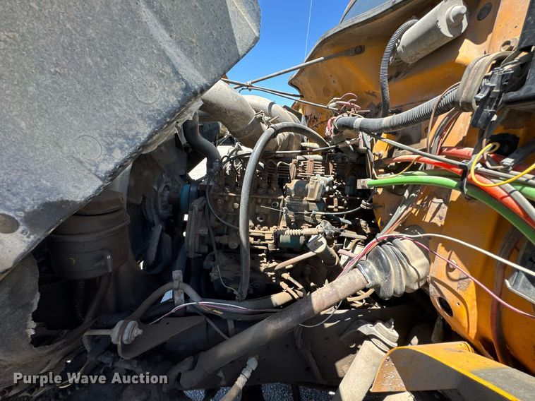 image for item DO0888 1996 International 4900 Crew Cab dump truck