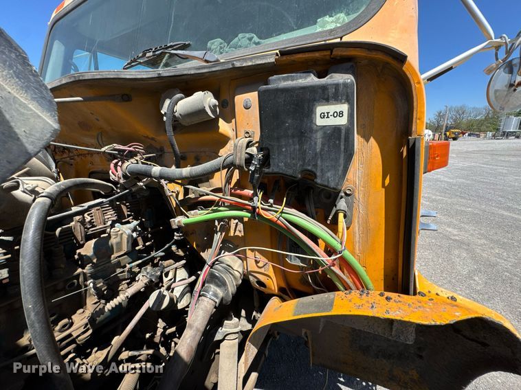 image for item DO0888 1996 International 4900 Crew Cab dump truck