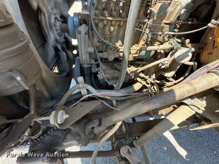 image for item DO0888 1996 International 4900 Crew Cab dump truck