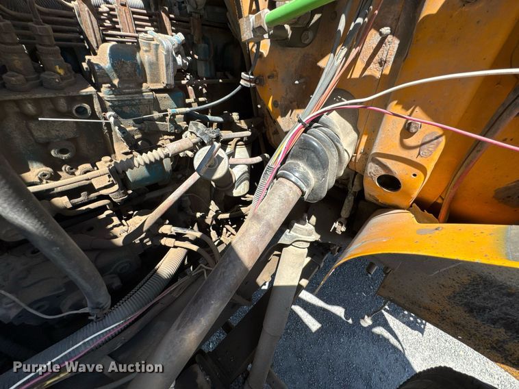 image for item DO0888 1996 International 4900 Crew Cab dump truck