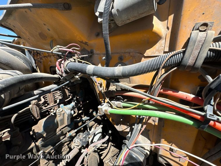 image for item DO0888 1996 International 4900 Crew Cab dump truck