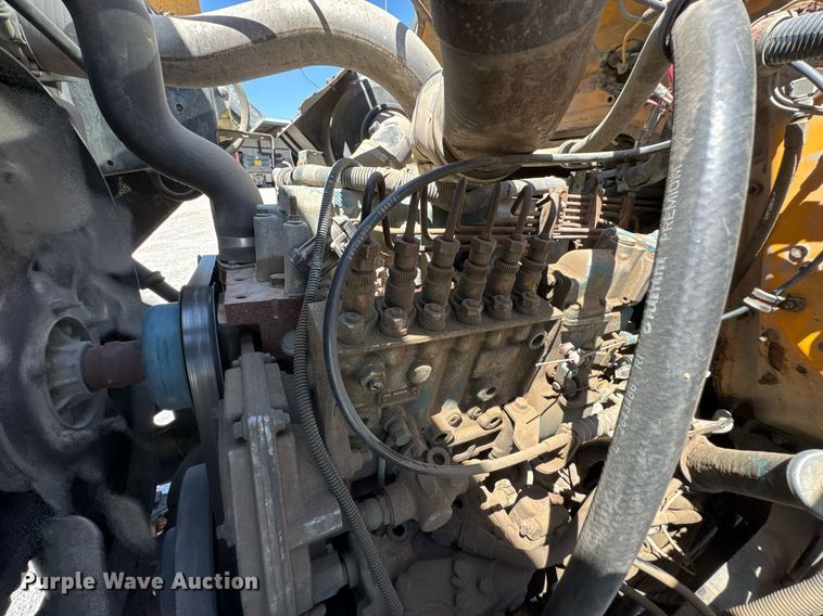 image for item DO0888 1996 International 4900 Crew Cab dump truck