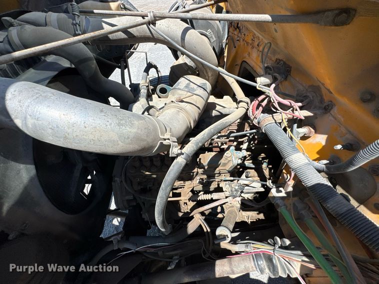 image for item DO0888 1996 International 4900 Crew Cab dump truck