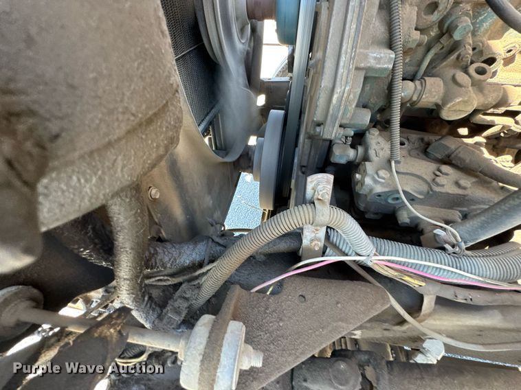 image for item DO0888 1996 International 4900 Crew Cab dump truck