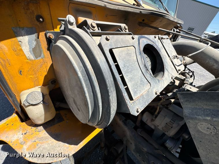 image for item DO0888 1996 International 4900 Crew Cab dump truck