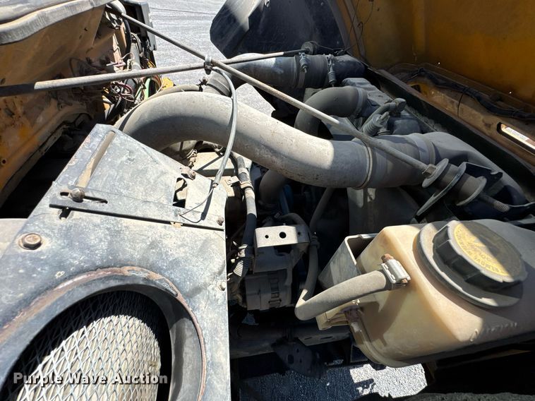 image for item DO0888 1996 International 4900 Crew Cab dump truck