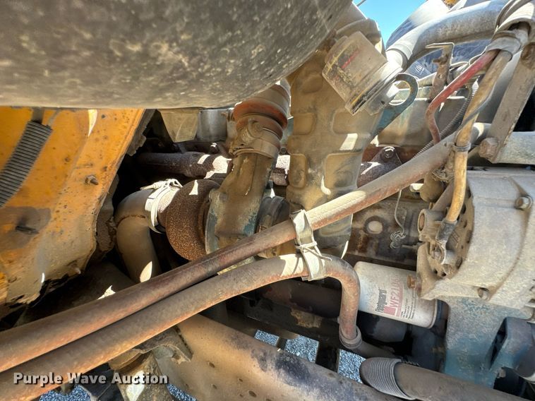 image for item DO0888 1996 International 4900 Crew Cab dump truck