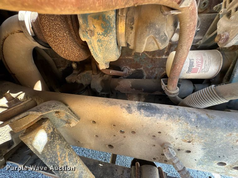 image for item DO0888 1996 International 4900 Crew Cab dump truck