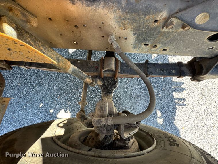 image for item DO0888 1996 International 4900 Crew Cab dump truck