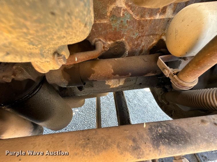 image for item DO0888 1996 International 4900 Crew Cab dump truck