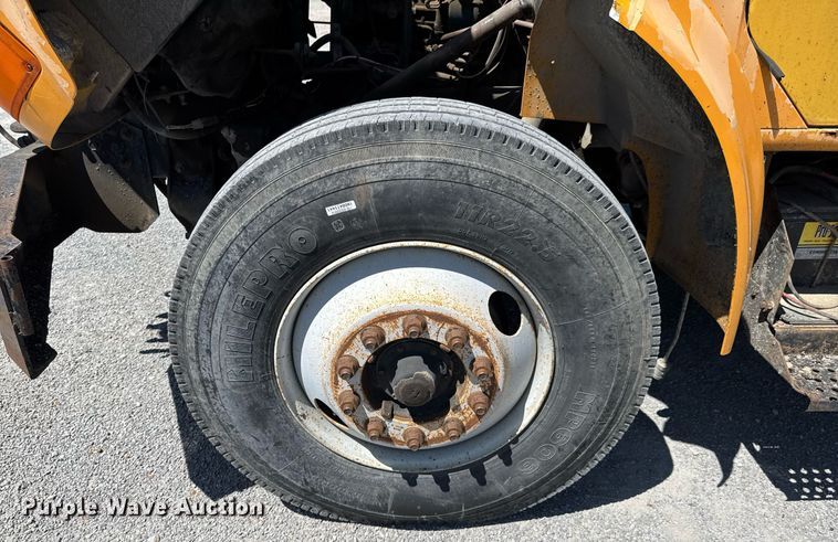 image for item DO0888 1996 International 4900 Crew Cab dump truck