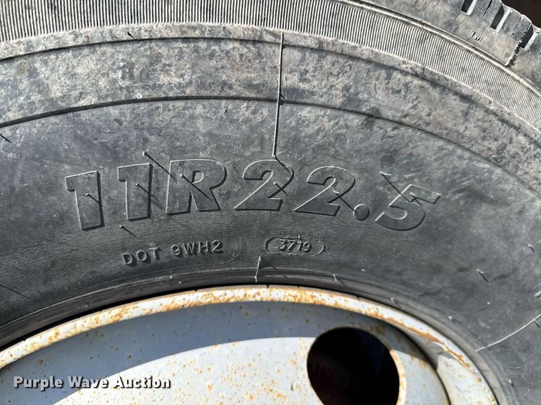 image for item DO0888 1996 International 4900 Crew Cab dump truck