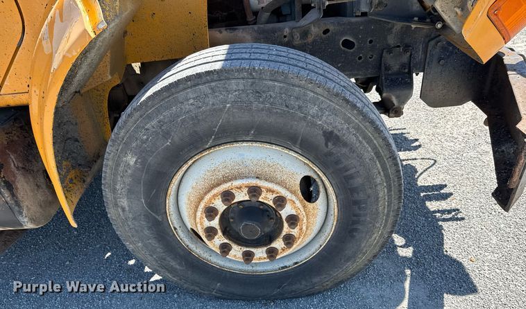 image for item DO0888 1996 International 4900 Crew Cab dump truck