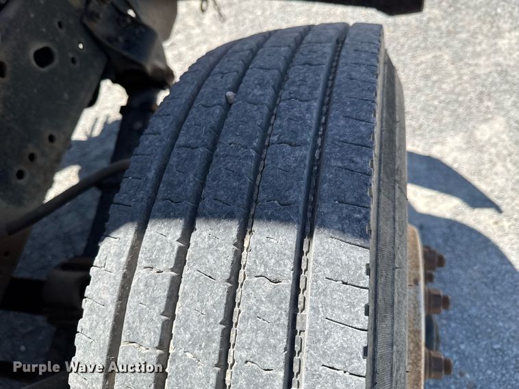 image for item DO0888 1996 International 4900 Crew Cab dump truck