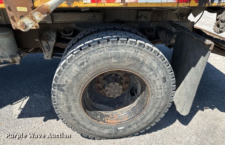 image for item DO0888 1996 International 4900 Crew Cab dump truck