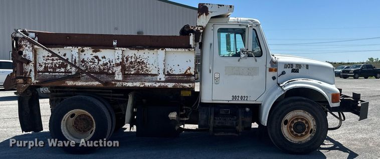 image for item DO0889 1996 International 4700 dump truck