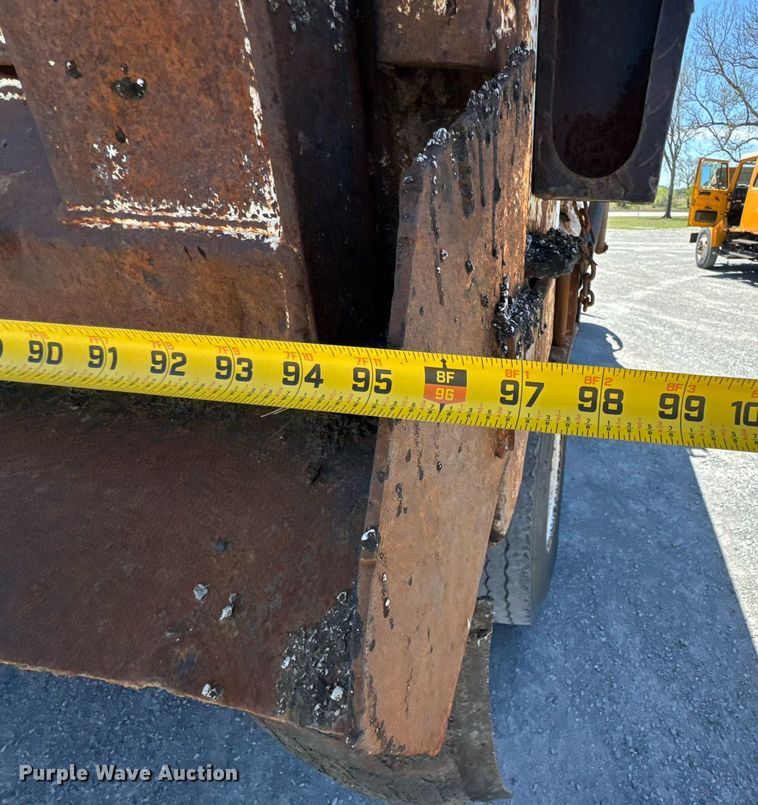 image for item DO0889 1996 International 4700 dump truck