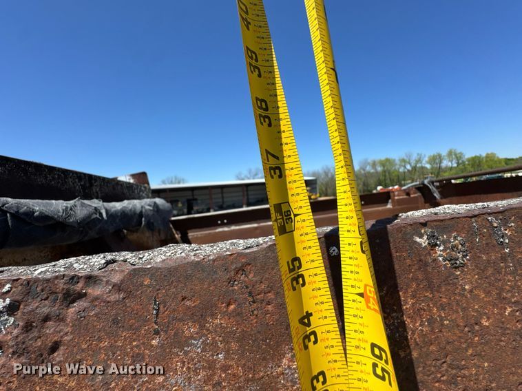 image for item DO0889 1996 International 4700 dump truck