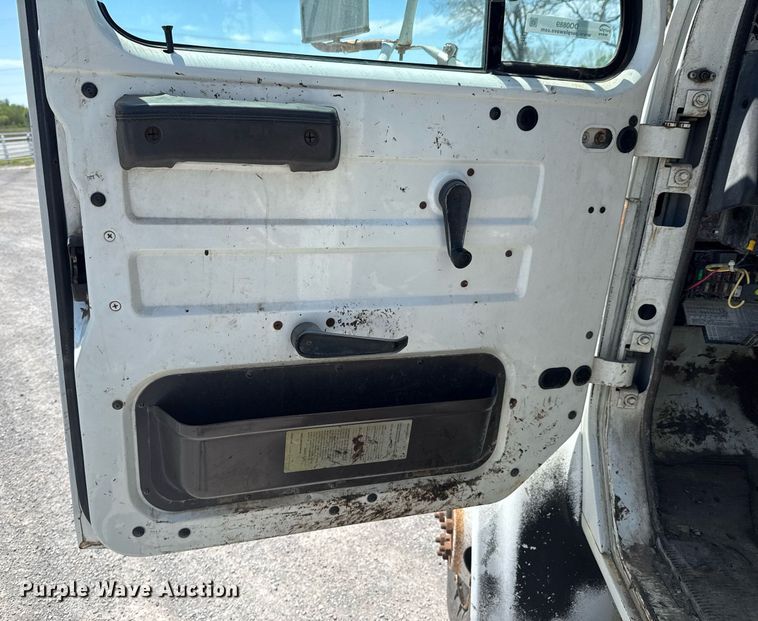 image for item DO0889 1996 International 4700 dump truck