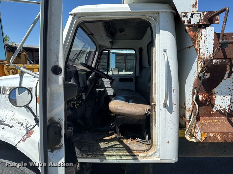 image for item DO0889 1996 International 4700 dump truck
