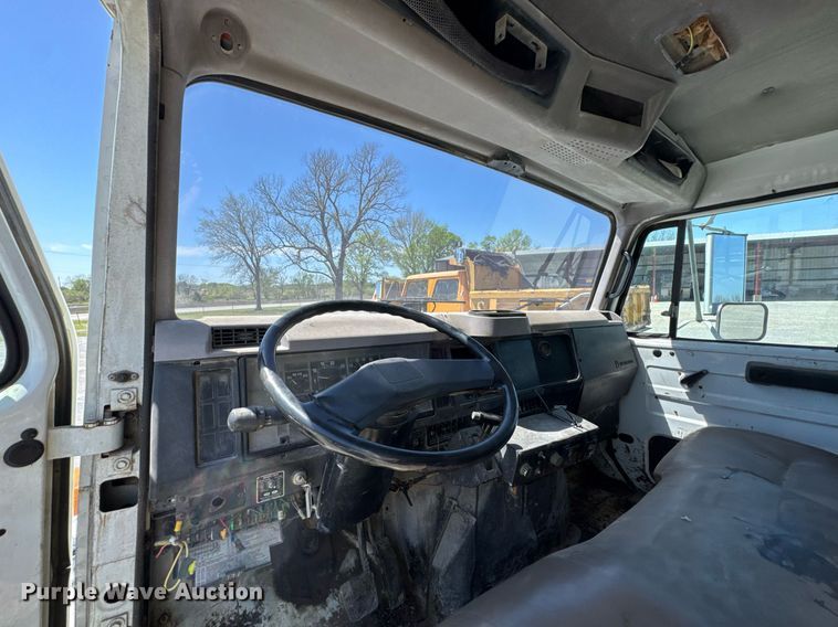 image for item DO0889 1996 International 4700 dump truck