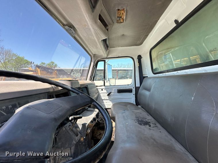 image for item DO0889 1996 International 4700 dump truck