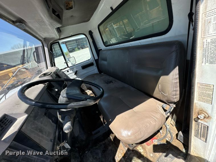 image for item DO0889 1996 International 4700 dump truck