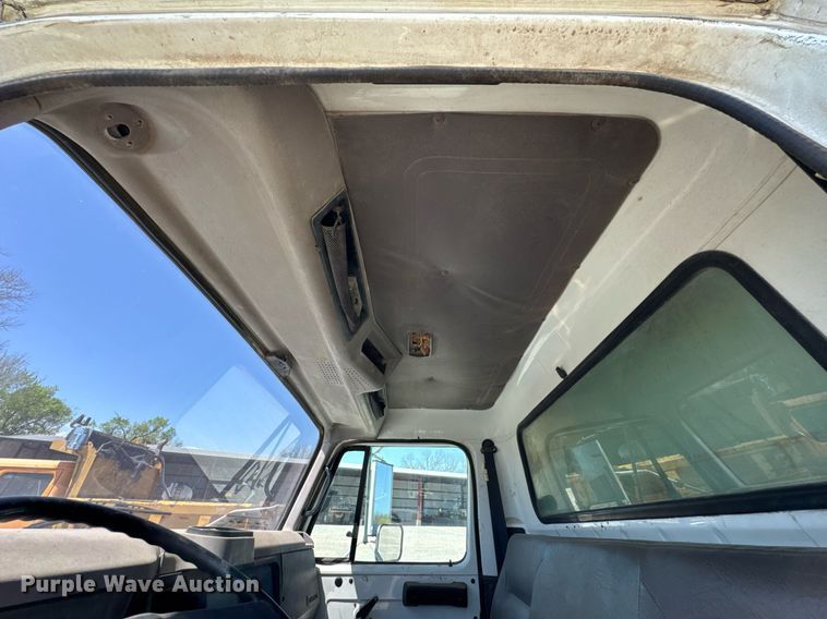 image for item DO0889 1996 International 4700 dump truck