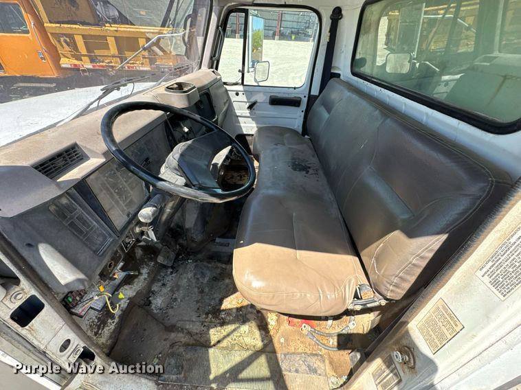 image for item DO0889 1996 International 4700 dump truck