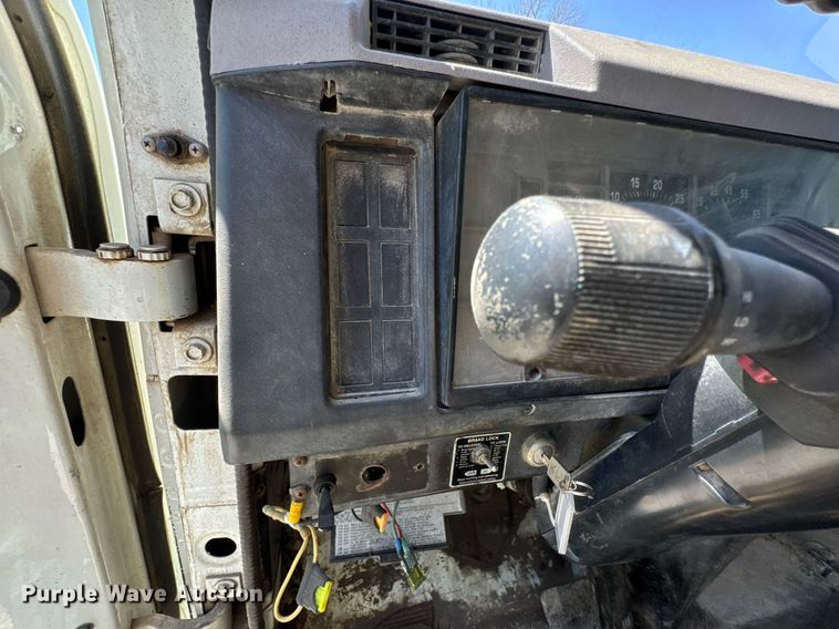 image for item DO0889 1996 International 4700 dump truck